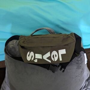 Levis belt bag / crossbody olive green